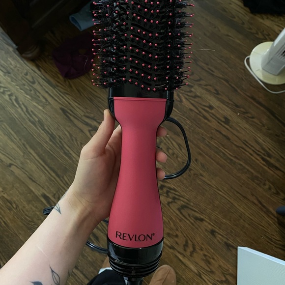 Revlon Blowdry brush - barely used - Picture 2 of 2